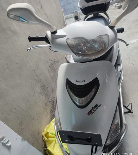 新踏板国四电喷摩托车带牌带保险，摩托车跑了...