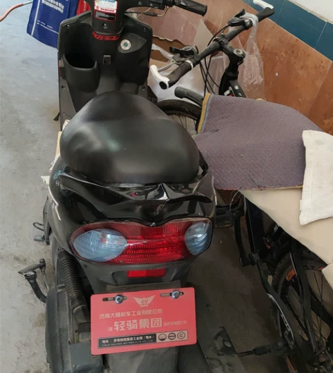 车成色不错，跑了一千多里，买车手续齐全，没...