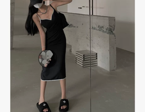 港味新款赫本风吊带连衣裙女夏季收腰V领开叉...