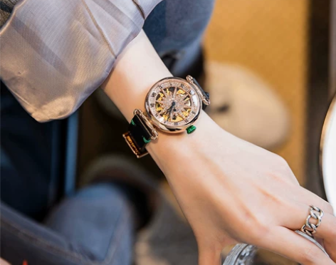 2020年新款专柜正品采用施华洛世奇元素重...