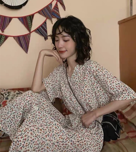 碎花连衣裙女新款夏季复古港风短袖v领收腰过...