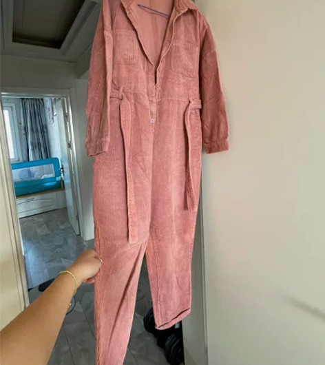 粉色灯芯绒连体裤，带腰带，l码，能穿到13...