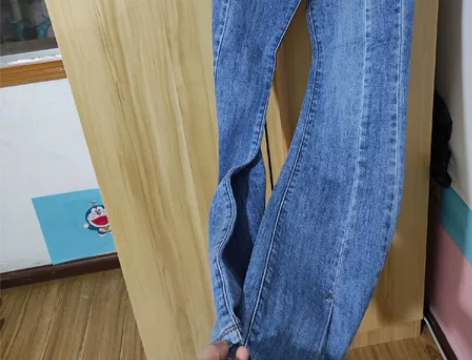 全新商场购入深蓝色喇叭开叉牛仔裤 超级显瘦...