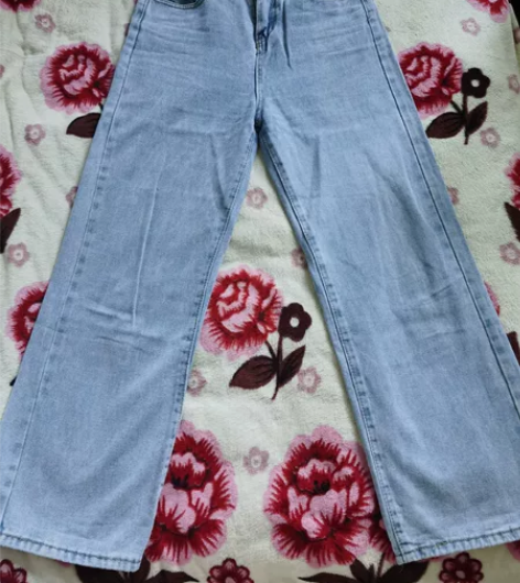 九成新阔腿牛仔裤s码，实体店打折购入，没穿...