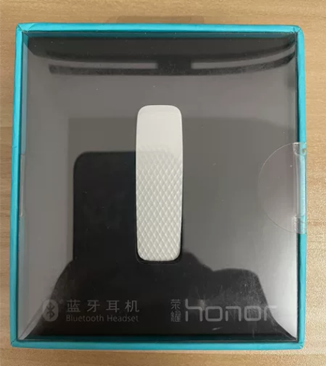 荣耀全装耳机，全新未拆封，有需要的可以捡漏...
