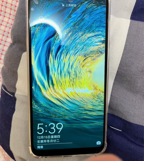 荣耀play，和华为P20Pro一个处理器...