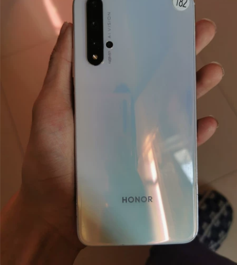 97新荣耀20  白色全原装 8+256顶...