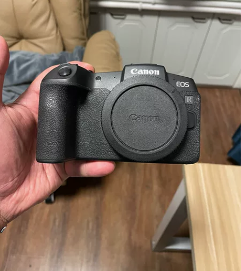 出一个几乎全新的佳能EOS RP 港行 买...