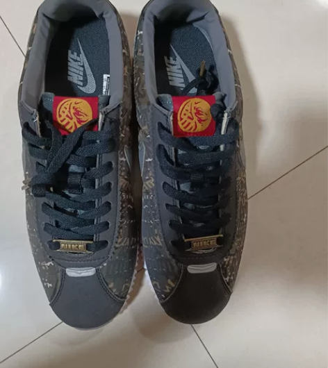耐克阿甘运动跑鞋43码，仅落地式穿过看中再...