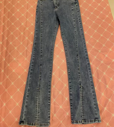 全新牛仔裤 仅试穿 扣眼还没剪 腰头有设计...