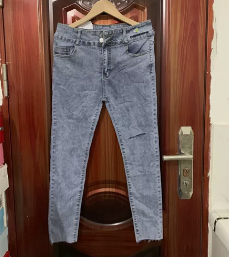 牛仔裤，腰围74cm 感兴趣的话点“我想要...