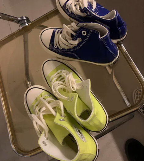 百色帆布鞋38码 两双一共40块钱 感兴趣...