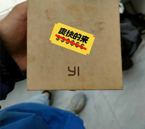 小蚁运动相机，刚出来买了也没用，昨天找出来...