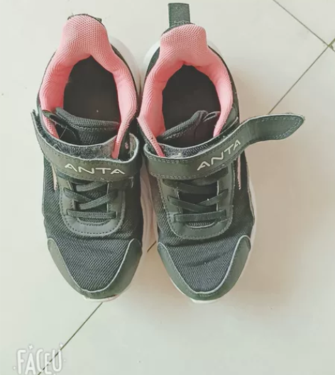 安踏女童运动鞋，超轻鞋底 穿着舒服，磨损小...
