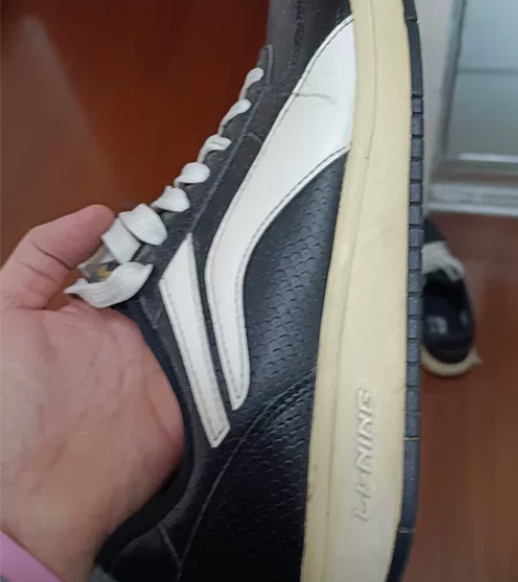 ?我爹的李宁休闲鞋 李宁专卖店买的肯定是正...