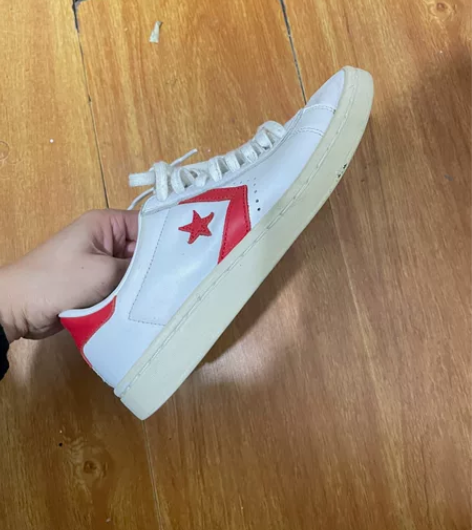 匡威真皮板鞋36码 感兴趣的话点“我想要”...