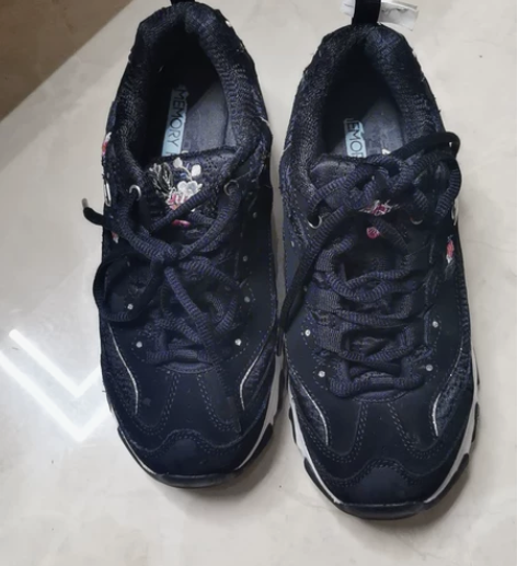 老婆大人的斯凯琪女鞋，35.5码 感兴趣的...