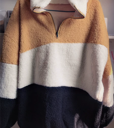 这是一款式比较时尚，宽松版型设计，本人购买...