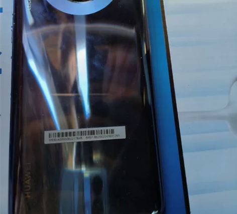 女同事换mate50了，让我帮她出售华为m...