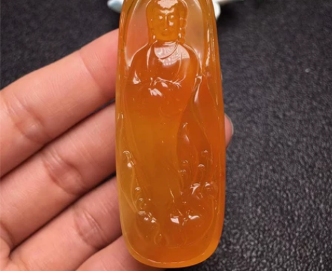 天然蜜蜡雕刻吊坠，波罗的海，蜜糖色红润光泽...