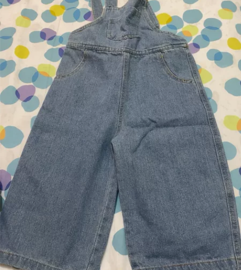 背带牛仔裤 80码但是要1米左右的小朋友才...