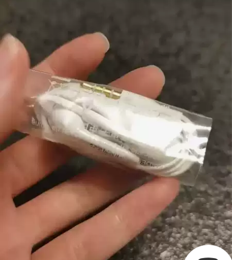 耳机闲置转给有需要的人，用了一次 感兴趣的...