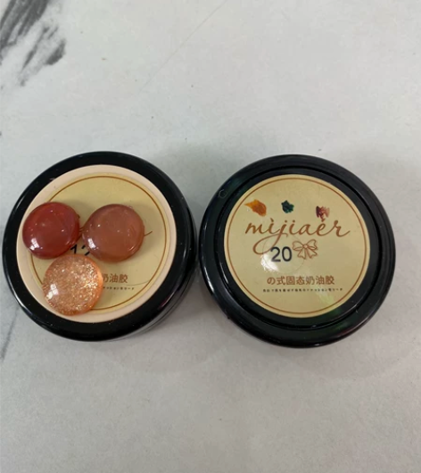 两盒六色固体胶15ML，只用了一次，自玩家...