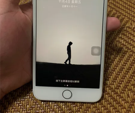 苹果8plus，银色，美版64g，移动联通...