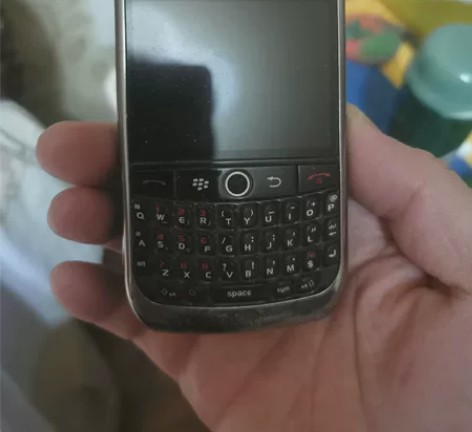 黑莓手机9000，中间带滚轴的老机器，8成...