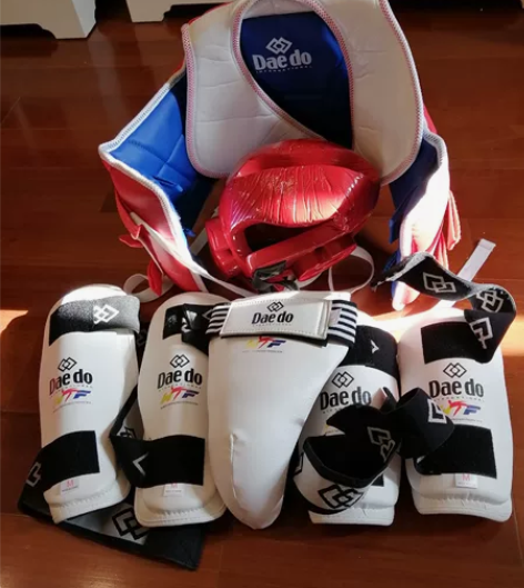 跆拳道2号护具一套，跆拳道130服装一套，...