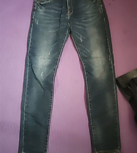 牛仔裤8成新以上，便宜出，买时100+的，...