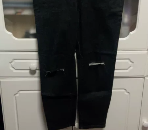 黑色破洞牛仔裤 感兴趣的话点“我想要”和我...