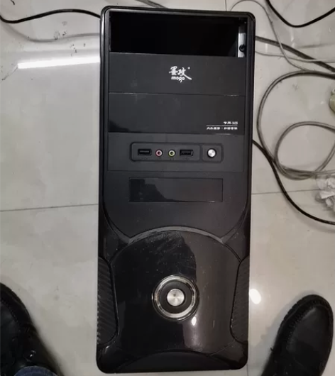 台式机机箱一个，外观如图所示，九成新，机箱...