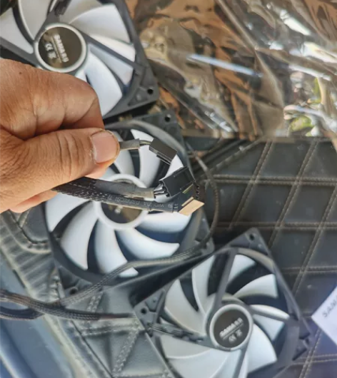 先马黑洞7机箱自带的风扇，全新没用过 感兴...