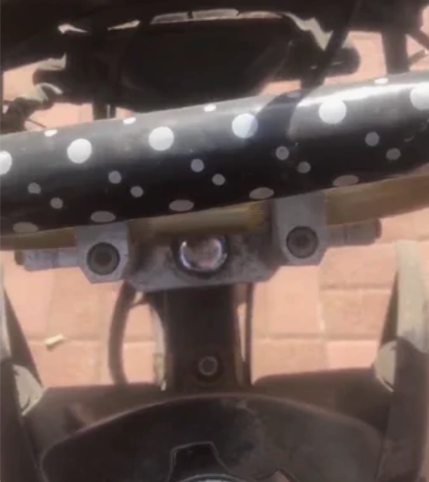 小越野摩托车宗申110发动机如图所示橙色，...