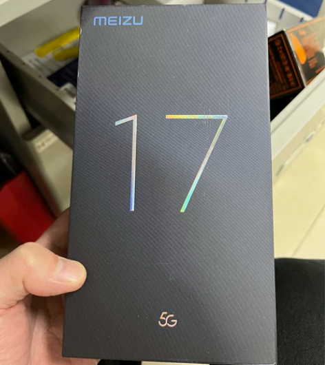 魅族17，自用一年多，一直贴膜使用，换了苹...