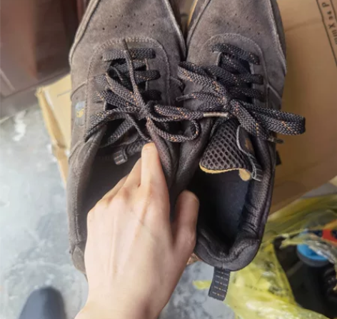 骆驼牌翻毛皮咖啡色运动鞋 鞋底很软 穿着舒...