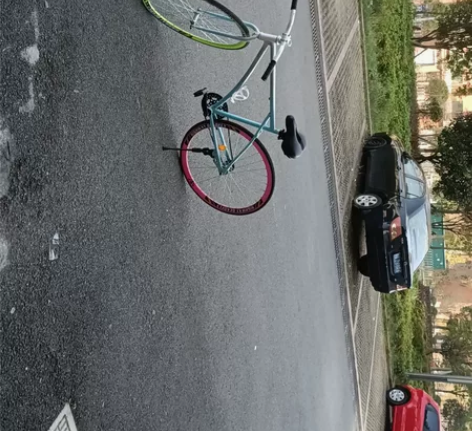 死飞，新买回来没多久的，因为最近要换电瓶车...