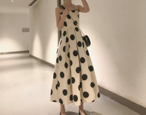 法式大波点露背吊带裙大摆裙连衣裙女夏天显瘦...