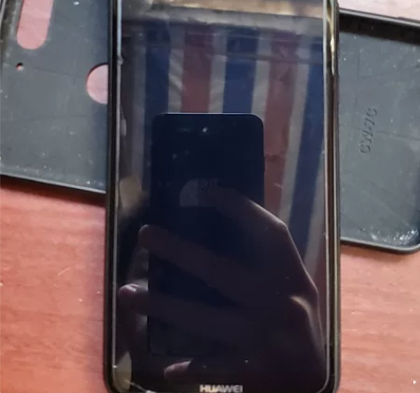 出华为手机，外观成色九成新，无任何磕碰，屏...