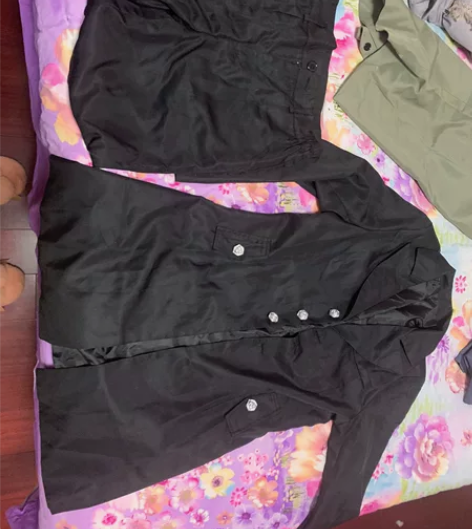 三町目家的夏尔 有假发有道具，那个手杖本来...