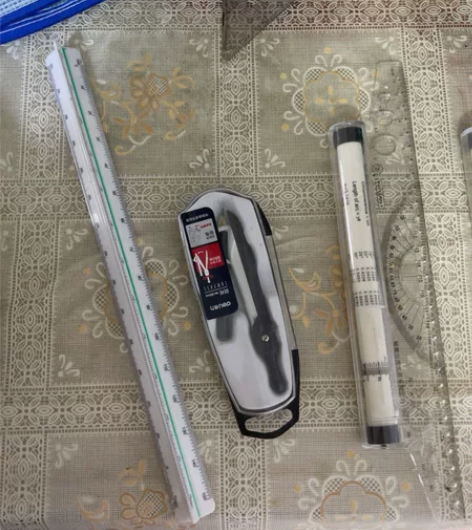 比例尺，不单出，圆规， 平衡尺一个5，只用...