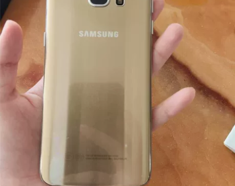 三星S6，平时戴套贴膜使用，95成新，没任...