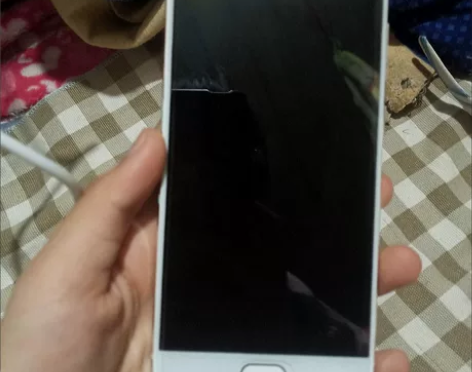 vivoX7土豪金 仅轻微使用痕迹,贱卖了...