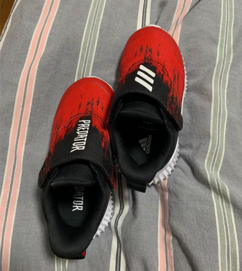 阿迪运动鞋24码全新内长14厘米，囤那没穿...