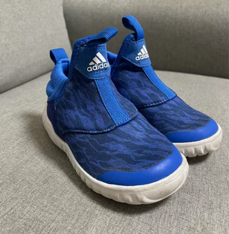 阿迪儿童运动鞋 95新 感兴趣的话点“我想...