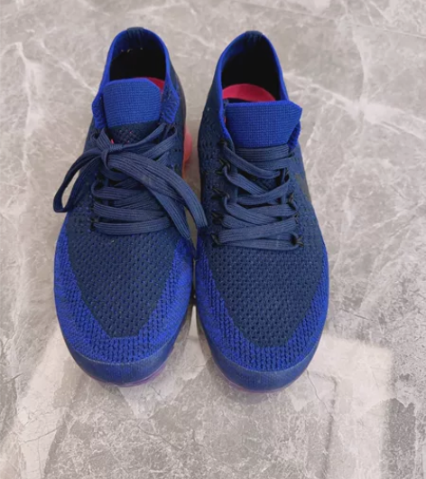 9.9新耐克果冻底运动鞋39,当时买的时候...