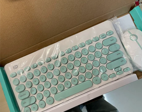 出两套电脑键盘鼠标套装 一套50两套90包...