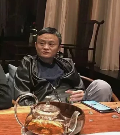 本人有固定工作，50元/小时。可以为在外地...