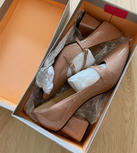 luna漆皮高跟单鞋 穿过一次，细节如图